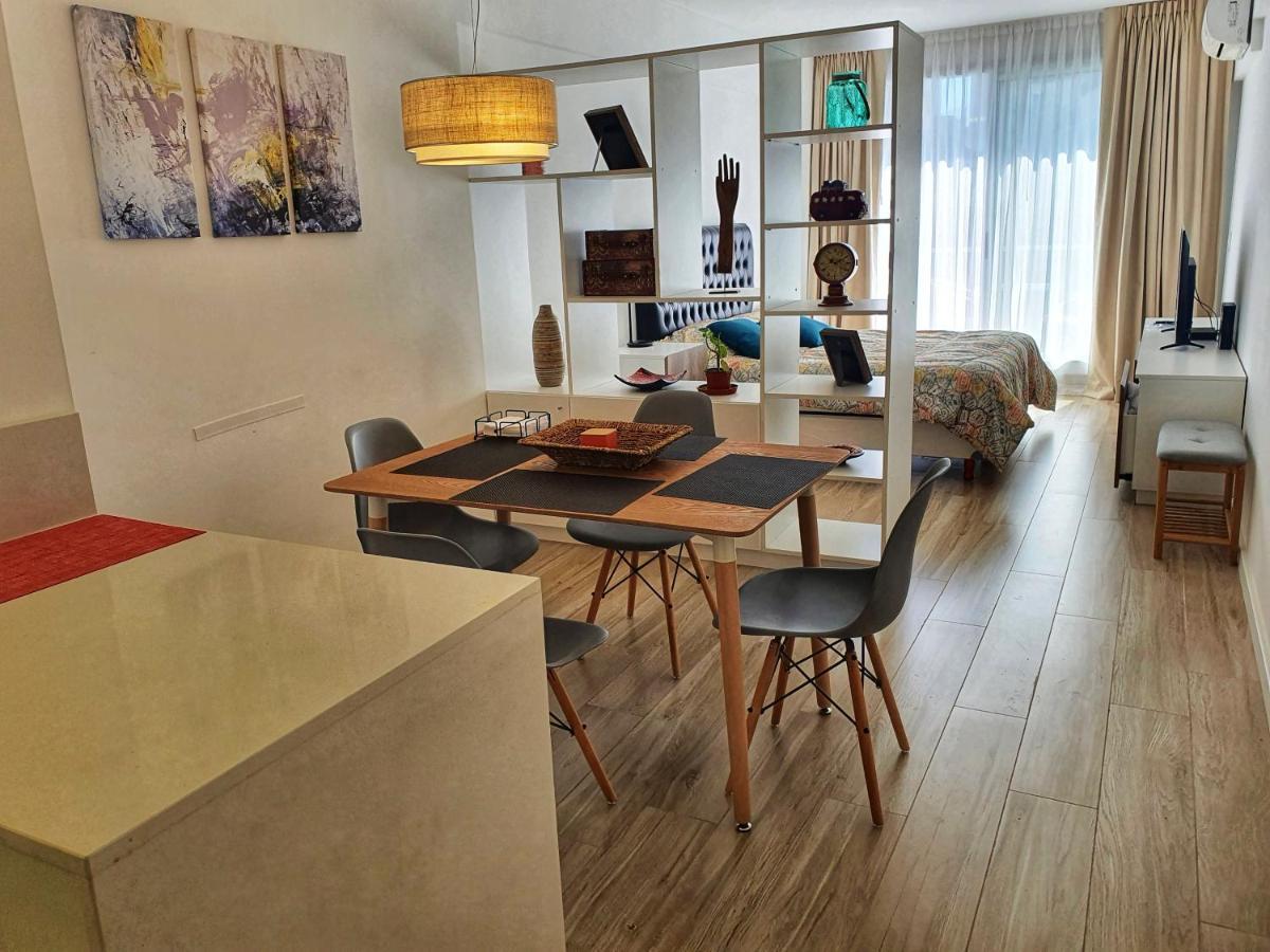 Exclusivo Estudio A Metros De La Rural Y La Embajada * Buenos Aires